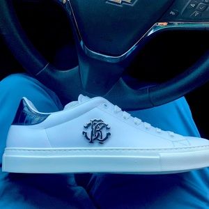 White Roberto cavalli monogram leather sneakers. Size 11 US